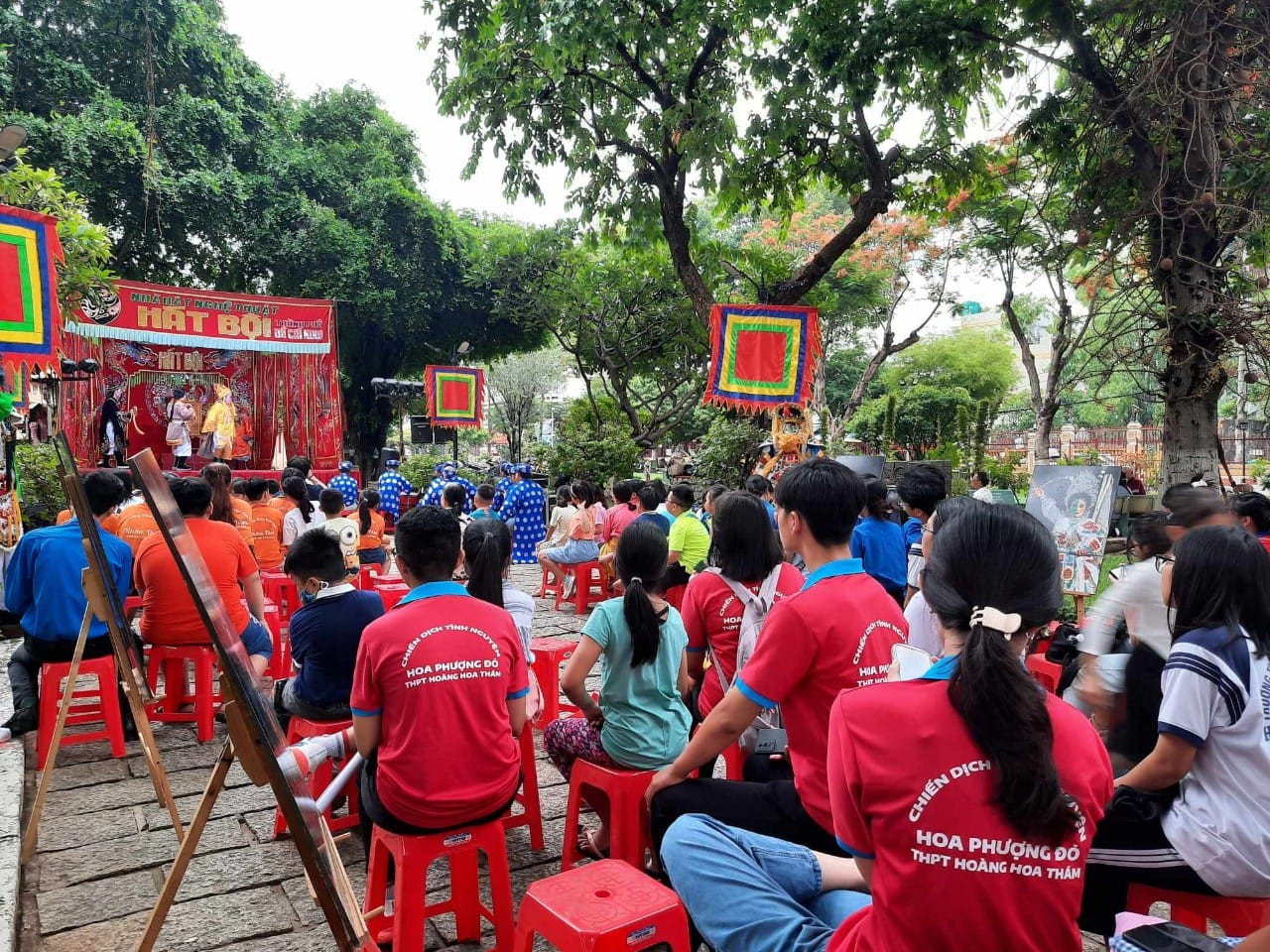 Ảnh: Đoàn Trường THPT Hoàng Hoa Thám
