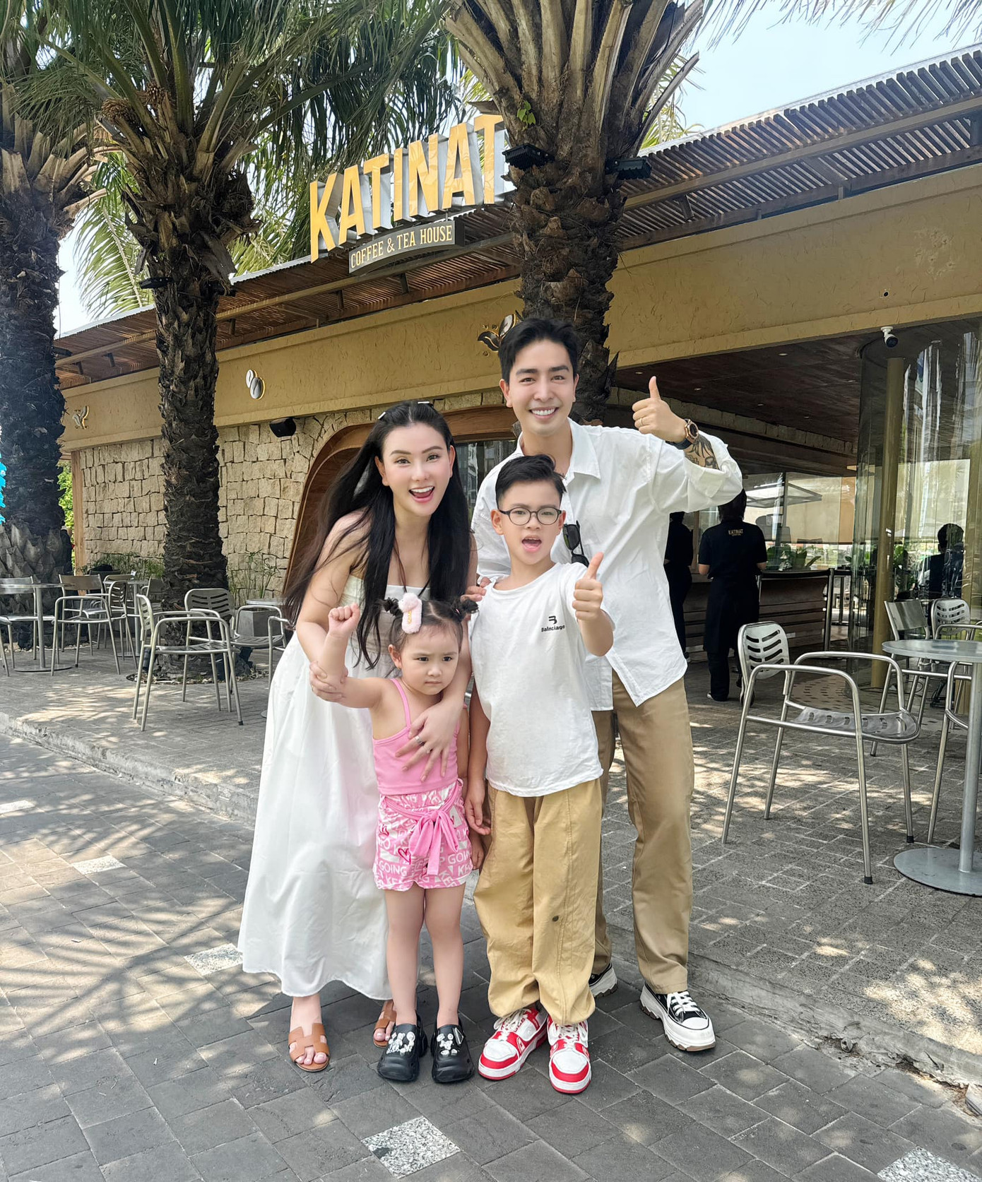 Ca sĩ Thu Thủy cùng gia đình nhỏ &quot;khởi động&quot; chuỗi ngày nghỉ.