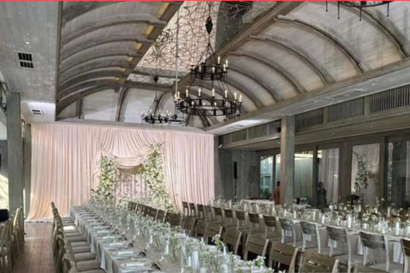 Không gian diễn ra tiệc cưới.