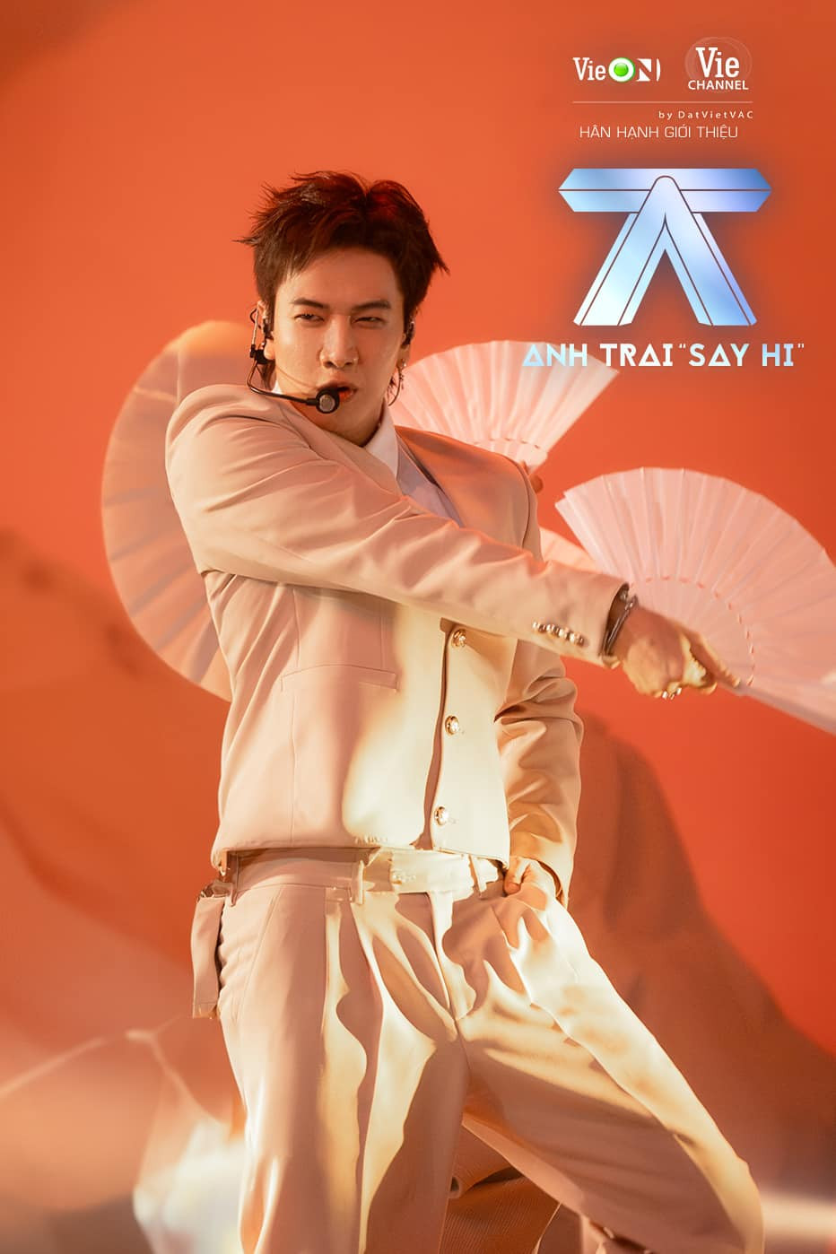 Lou Hoàng hoàn thành “tròn trịa” cương vị đội trưởng, tuy nhiên cá nhân anh vẫn chưa có sự bứt phá. Lou Hoàng hoàn thành “tròn trịa” cương vị đội trưởng, tuy nhiên cá nhân anh vẫn chưa có sự bứt phá.