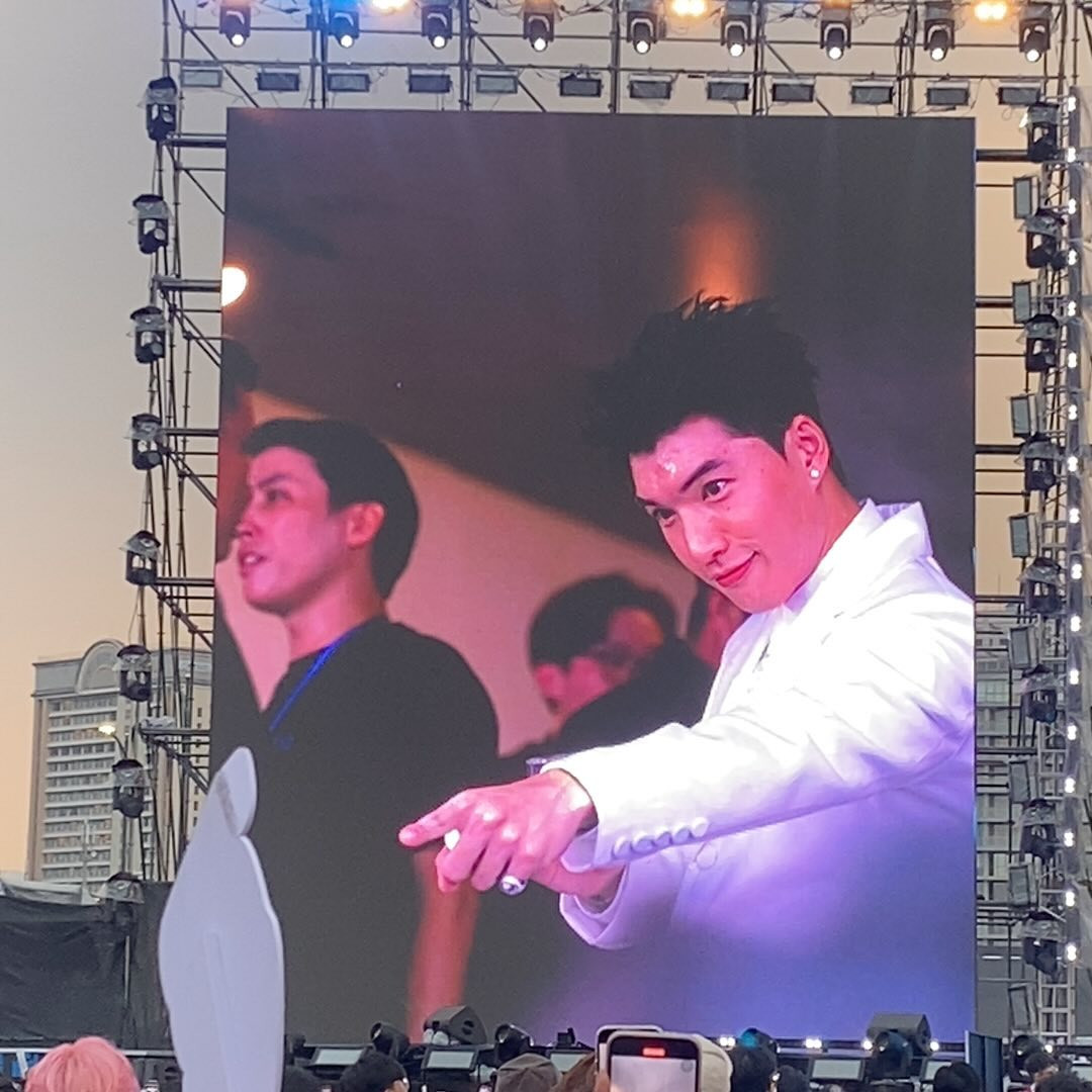 Visual "xịn xò" của HIEUTHUHAI khiến fan "ôm tim". Visual "xịn xò" của HIEUTHUHAI khiến fan "ôm tim".