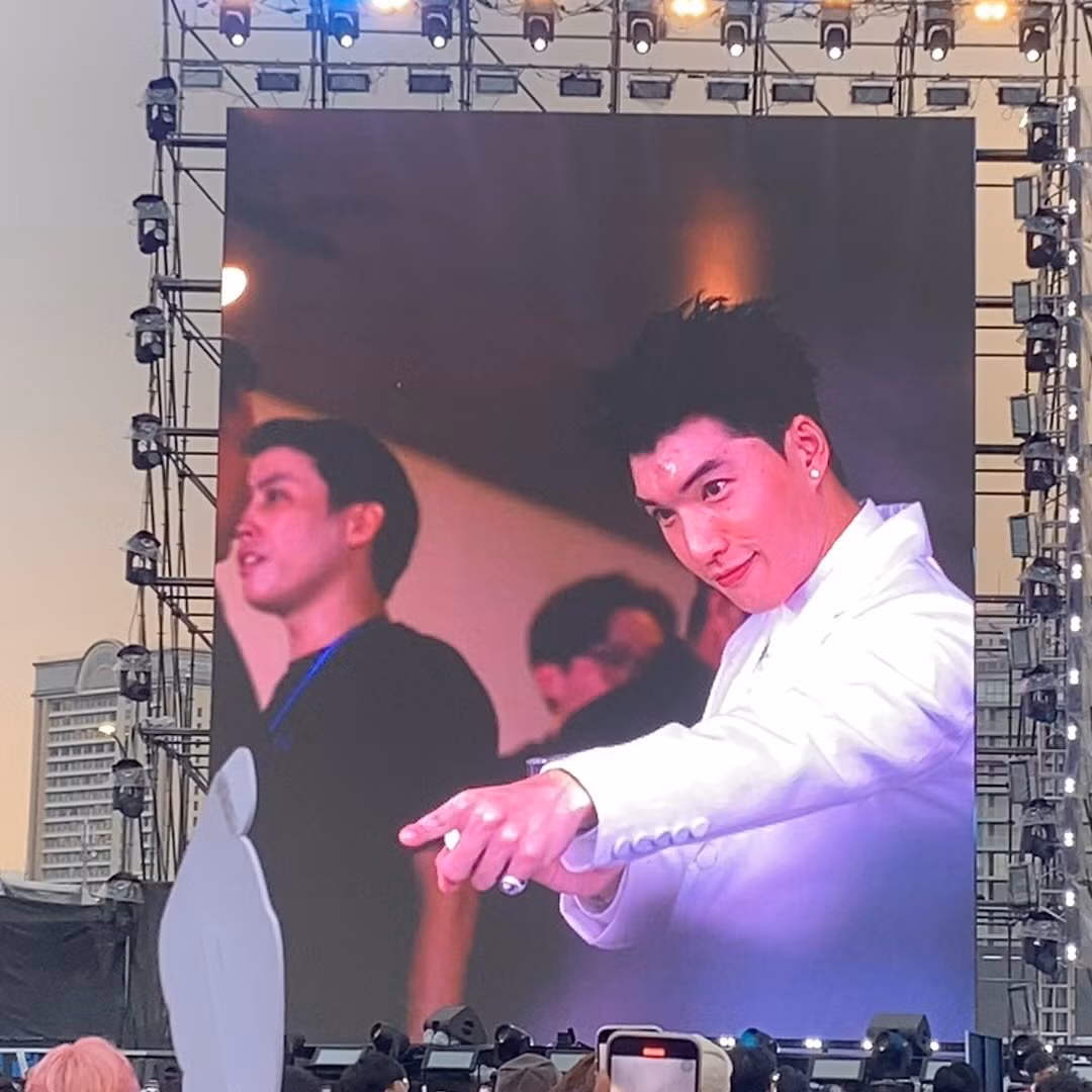Visual "xịn xò" của HIEUTHUHAI khiến fan "ôm tim".