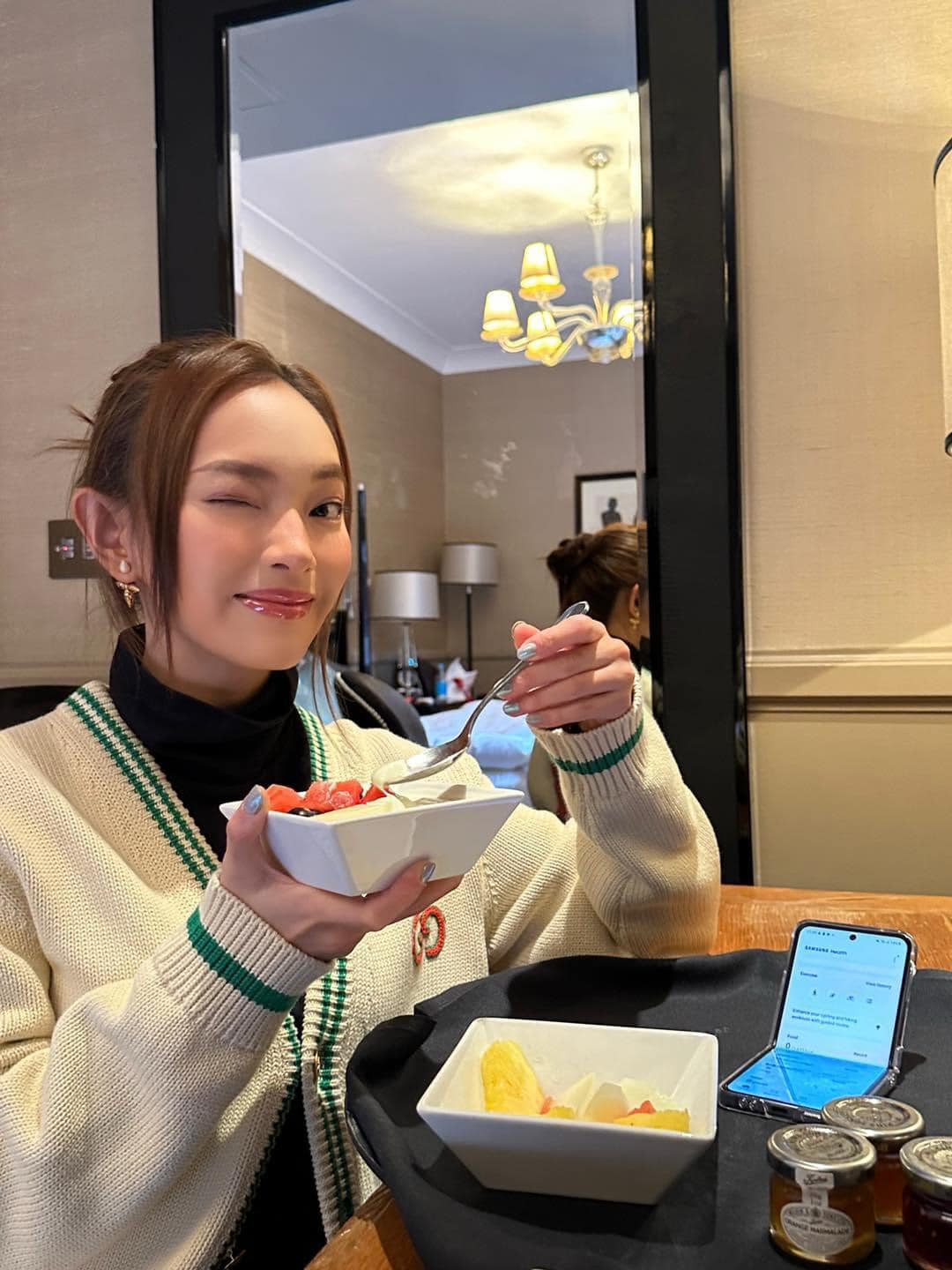 Nàng fashionista đã tươi tắn, vui vẻ hơn.