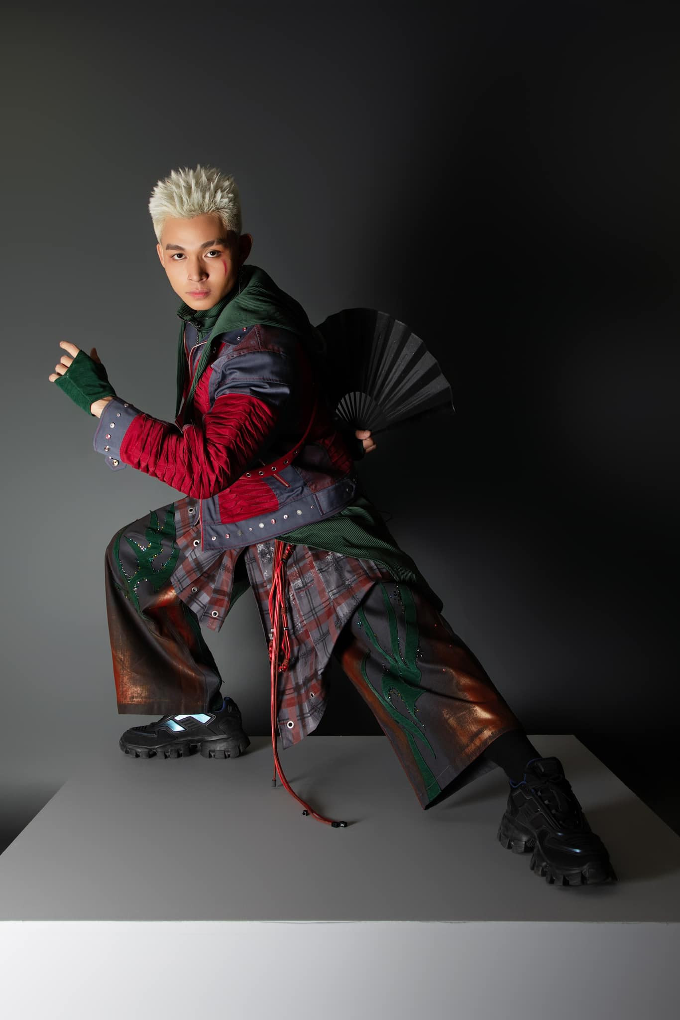 Giọng ca Hai Bàn Tay sở hữu vibe "over hợp" với "trai Nhật", được Sam khuyên lấn sân sang "đất nước Mặt Trời mọc". Giọng ca Hai Bàn Tay sở hữu vibe "over hợp" với "trai Nhật", được Sam khuyên lấn sân sang "đất nước Mặt Trời mọc".