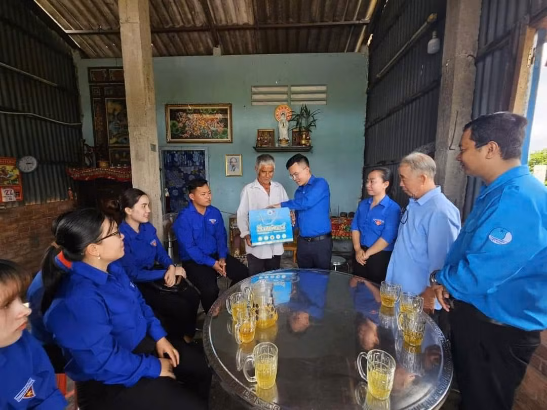 Những nỗ lực chung tay đồng hành của tuổi trẻ Cần Đước trong việc thực hiện chế độ, chính sách đối với cựu thanh niên xung phong sẽ tiếp thêm nguồn động viên, hỗ trợ các gia đình cựu thanh niên xung phong. Ảnh: Tuổi Trẻ Tân Lân