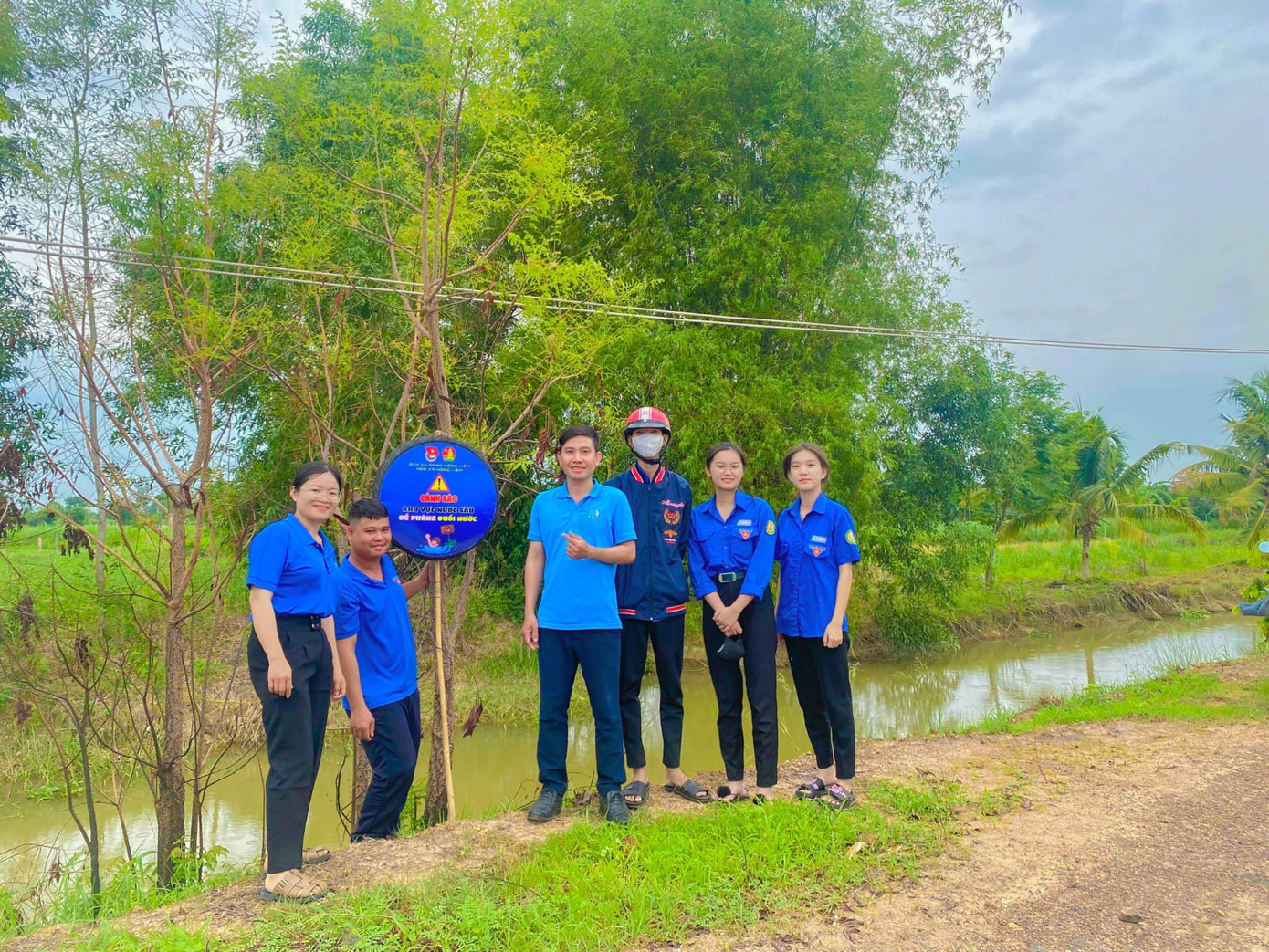 Hoạt động nhằm hướng dẫn thanh thiếu nhi tại địa phương nâng cao ý thức khi tham gia các hoạt động tắm, bơi cần có sự giám sát của người lớn. Ảnh: Xã Đoàn Hồng Liêm Hoạt động nhằm hướng dẫn thanh thiếu nhi tại địa phương nâng cao ý thức khi tham gia các hoạt động tắm, bơi cần có sự giám sát của người lớn. Ảnh: Xã Đoàn Hồng Liêm