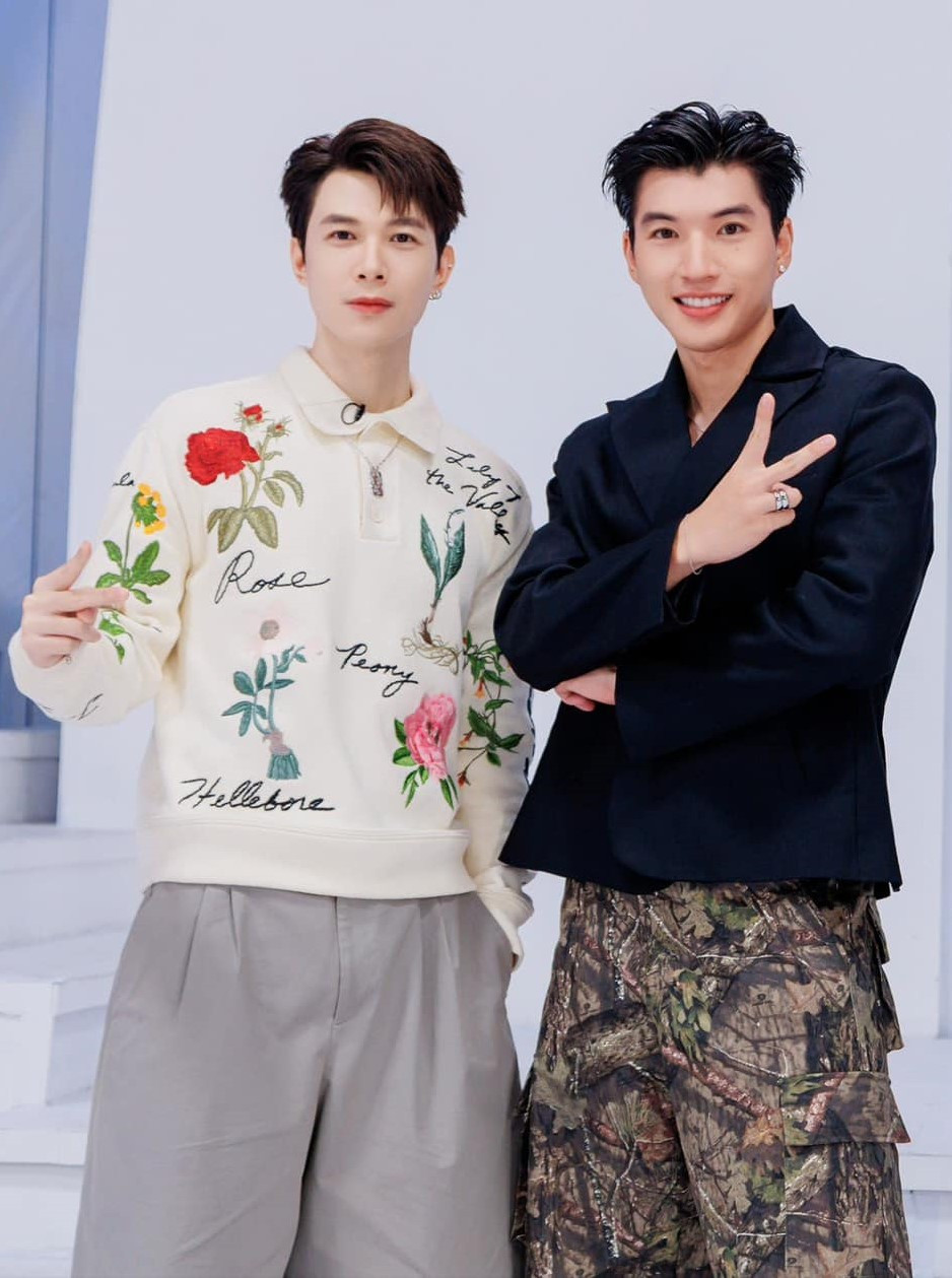 Khán giả khuyên Anh Tú Atus nên suy nghĩ lại về quyết định chọn HIEUTHUHAI. Khán giả khuyên Anh Tú Atus nên suy nghĩ lại về quyết định chọn HIEUTHUHAI.