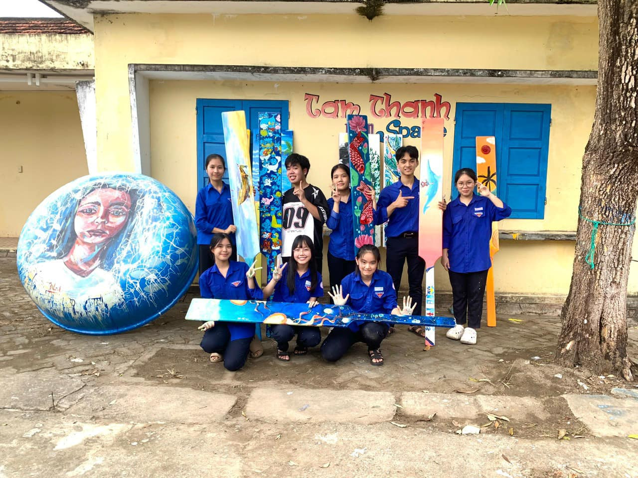 Teen THPT chuyên Nguyễn Bỉnh Khiêm góp phần làm đẹp thêm làng bích hoạ Tam Thanh quê mình. Ảnh: Fanpage Đoàn trường THPT chuyên Nguyễn Bỉnh Khiêm - Quảng Nam Teen THPT chuyên Nguyễn Bỉnh Khiêm góp phần làm đẹp thêm làng bích hoạ Tam Thanh quê mình. Ảnh: Fanpage Đoàn trường THPT chuyên Nguyễn Bỉnh Khiêm - Quảng Nam