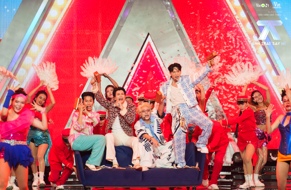 Mang đến ca khúc Ngạo Nghễ, team Anh Tú Atus khiến dàn "anh trai" phải thốt lên "Bài này vui phết!". Mang đến ca khúc Ngạo Nghễ, team Anh Tú Atus khiến dàn "anh trai" phải thốt lên "Bài này vui phết!".