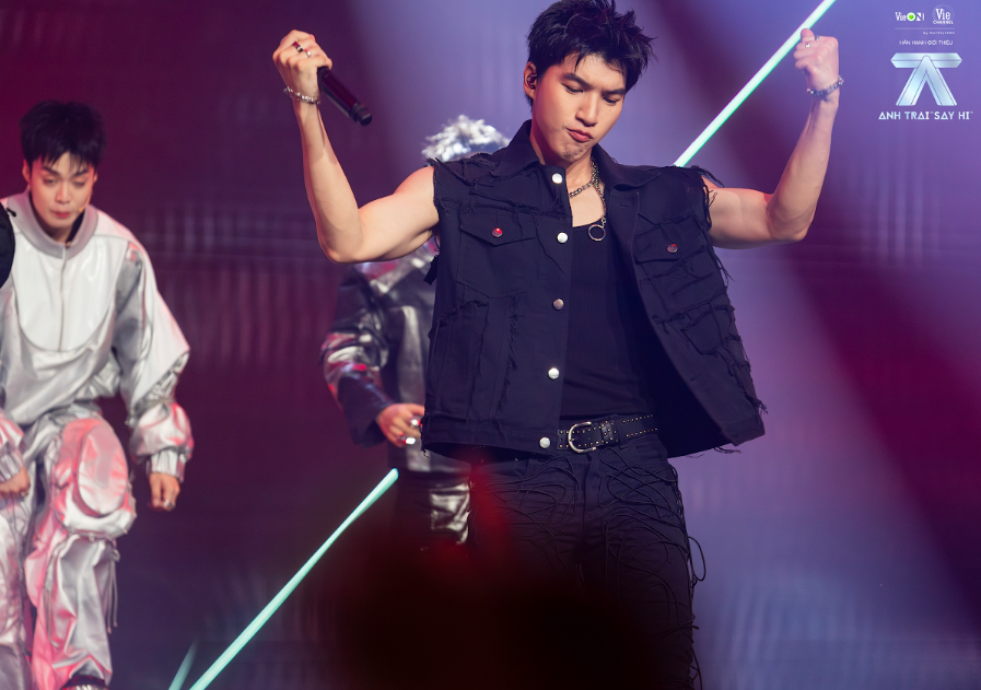 HIEUTHUHAI, JSOL, Song Luân, Dương Domic &quot;rực cháy&quot; với ca khúc Fire!.