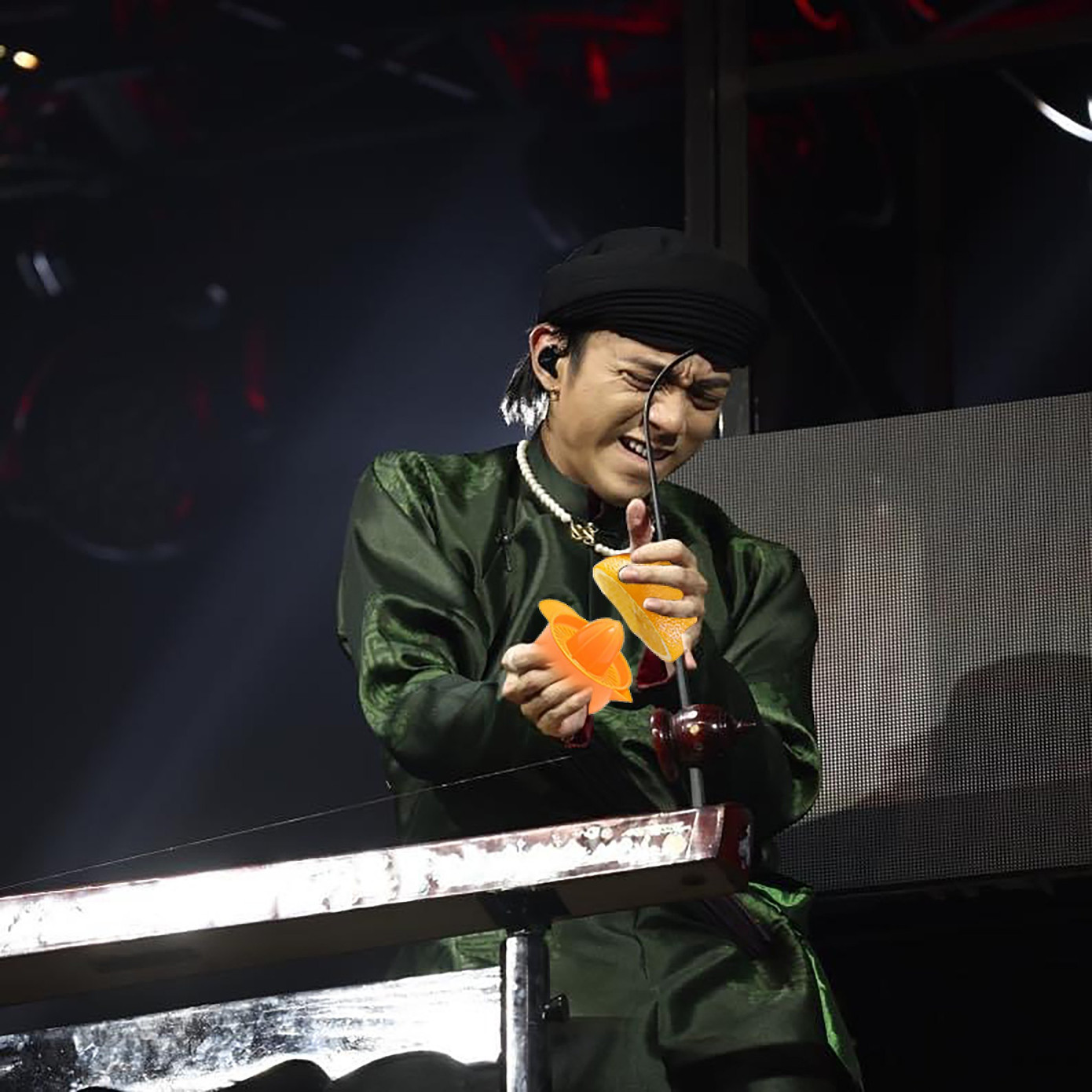 "Anh tài" Tiến Luật bị gọi tên vì ly cam định mệnh. "Anh tài" Tiến Luật bị gọi tên vì ly cam định mệnh.