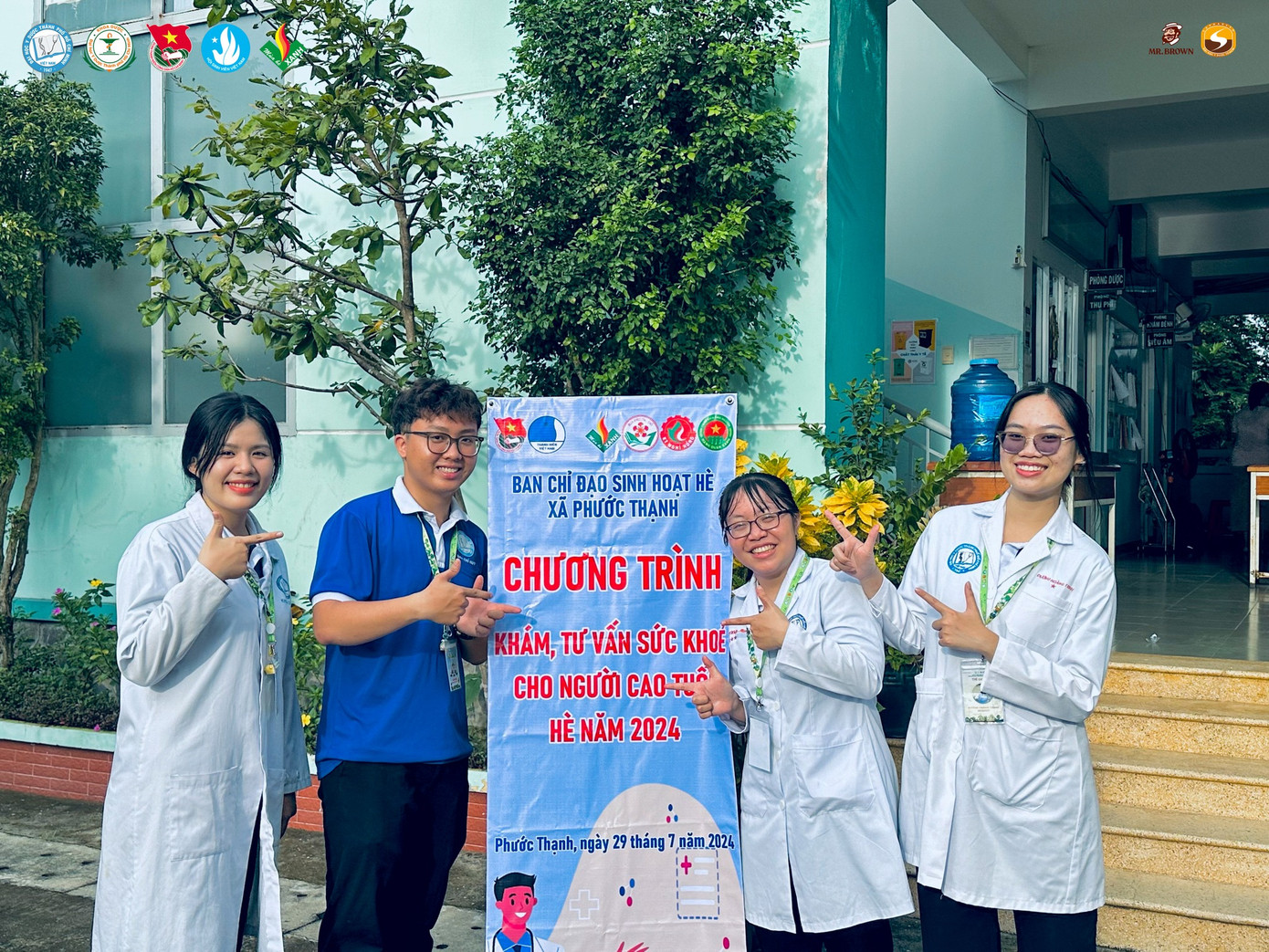 Ảnh: Blouse trắng tình nguyện Đại học Y Dược TP. Hồ Chí Minh Ảnh: Blouse trắng tình nguyện Đại học Y Dược TP. Hồ Chí Minh