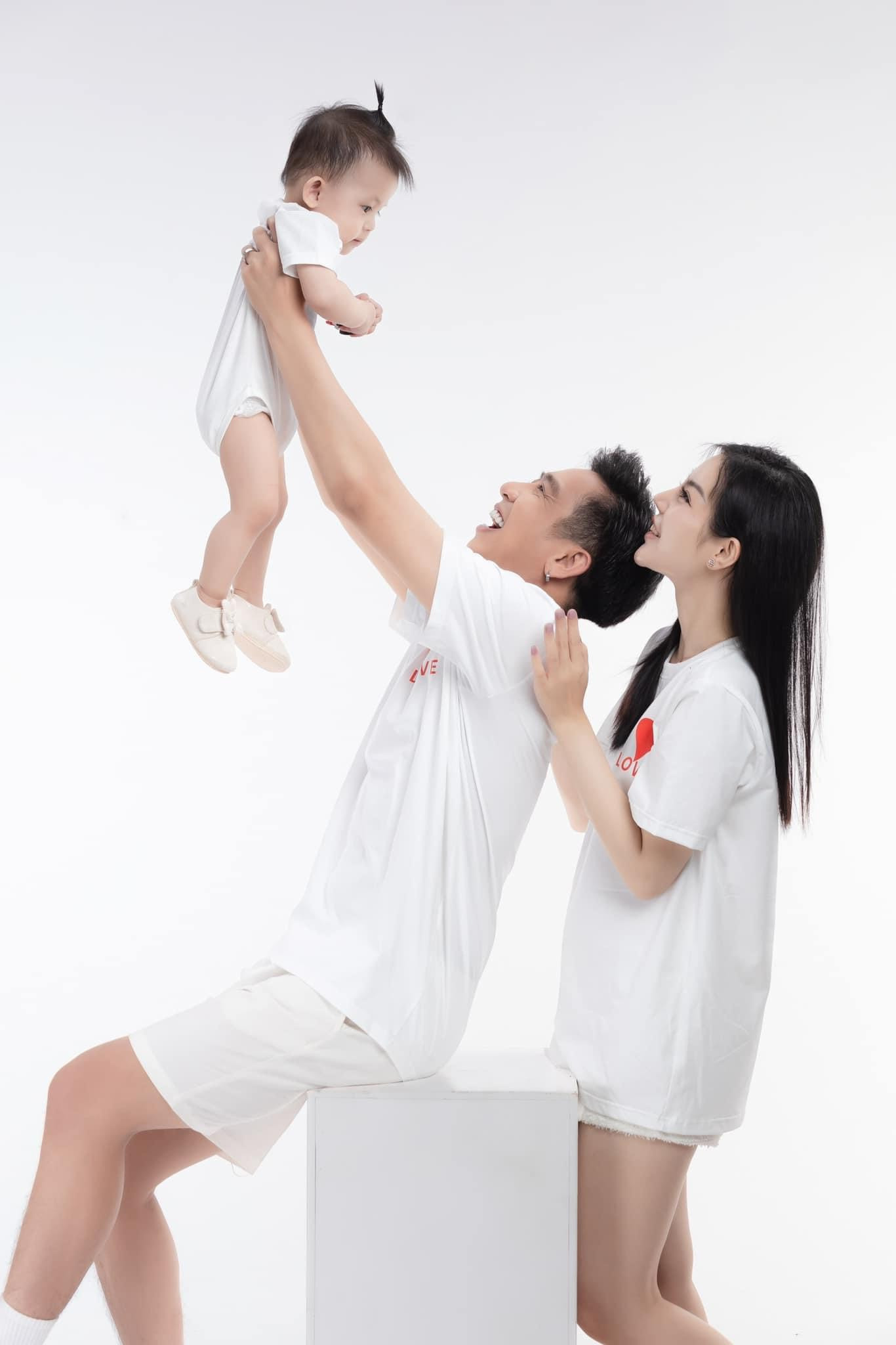 Tiệc thôi nôi đứa con đầu lòng của hai vợ chồng Tuấn Kiệt vừa diễn ra cách đây không lâu.