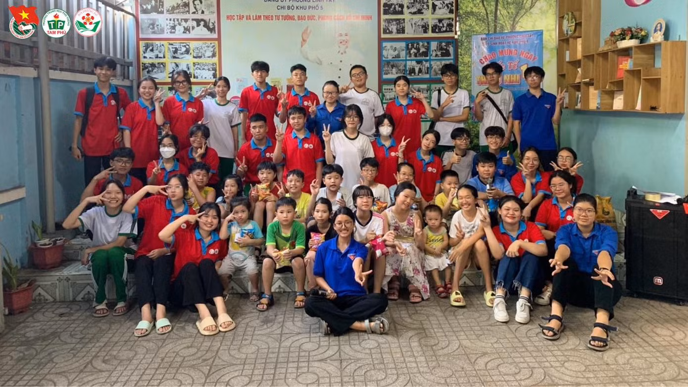 Các em thiếu nhi được học cách trồng, chăm sóc cây để giúp cho các em hiểu và yêu quý thiên nhiên hơn. Ảnh: Đoàn trường THPT Tam Phú. Các em thiếu nhi được học cách trồng, chăm sóc cây để giúp cho các em hiểu và yêu quý thiên nhiên hơn. Ảnh: Đoàn trường THPT Tam Phú.