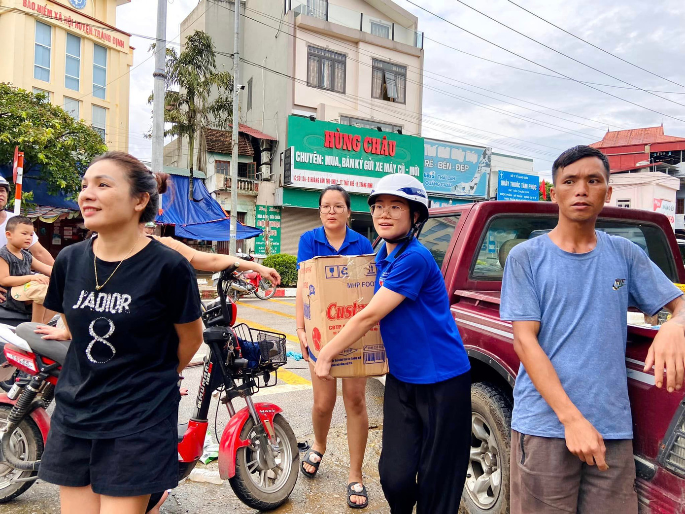 Đoàn xã Đoàn kết đã vận động ủng hộ các hộ gia đình, các xã, vùng bị ảnh hưởng lụt bão với số tiền là 6 triệu đồng. Ảnh: Tuổi trẻ huyện Tràng Định, tỉnh Lạng Sơn Đoàn xã Đoàn kết đã vận động ủng hộ các hộ gia đình, các xã, vùng bị ảnh hưởng lụt bão với số tiền là 6 triệu đồng. Ảnh: Tuổi trẻ huyện Tràng Định, tỉnh Lạng Sơn