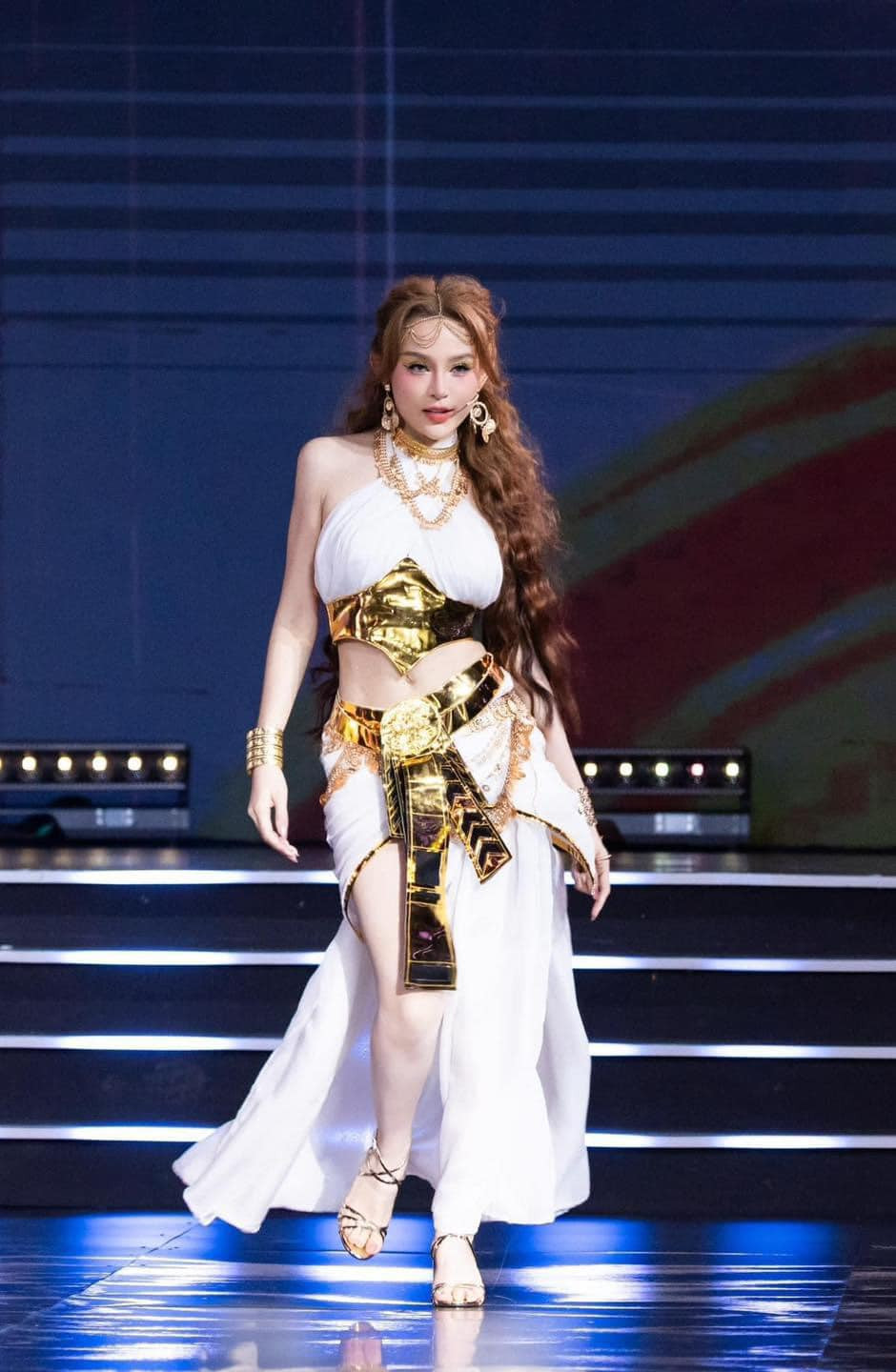 Khán giả "ức chế" trước sự ra về bất ngờ của Huyền Baby vì cô luôn cố gắng qua từng tập. Khán giả "ức chế" trước sự ra về bất ngờ của Huyền Baby vì cô luôn cố gắng qua từng tập.