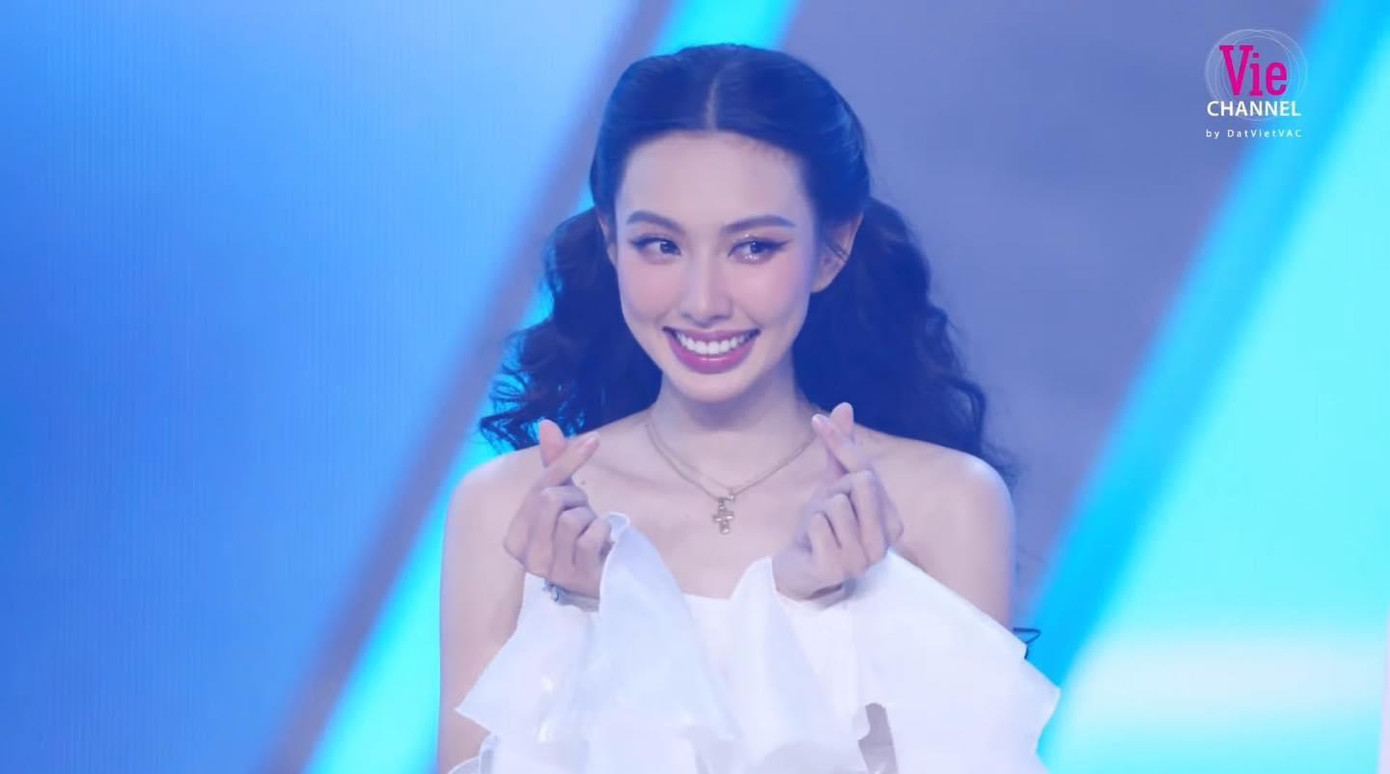 Màn xuất hiện ngắn ngủi nhưng bùng nổ &quot;visual&quot; của Hoa hậu Thùy Tiên.