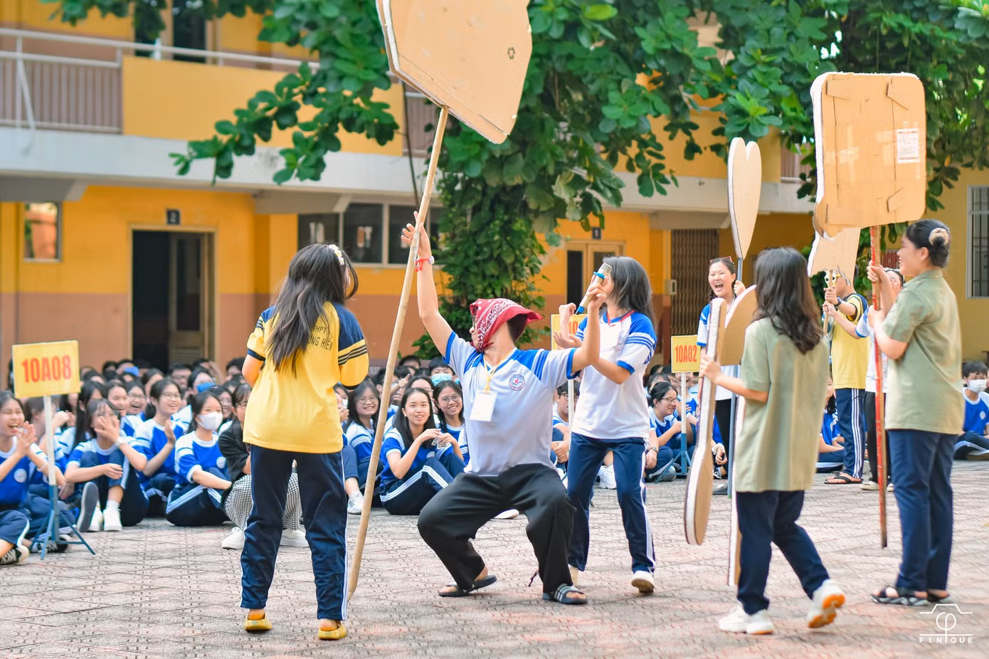 NTHers "quẩy" hết mình trong vô vàn hoạt động ngoại khóa. Ảnh: NTH's Photography and Design Club