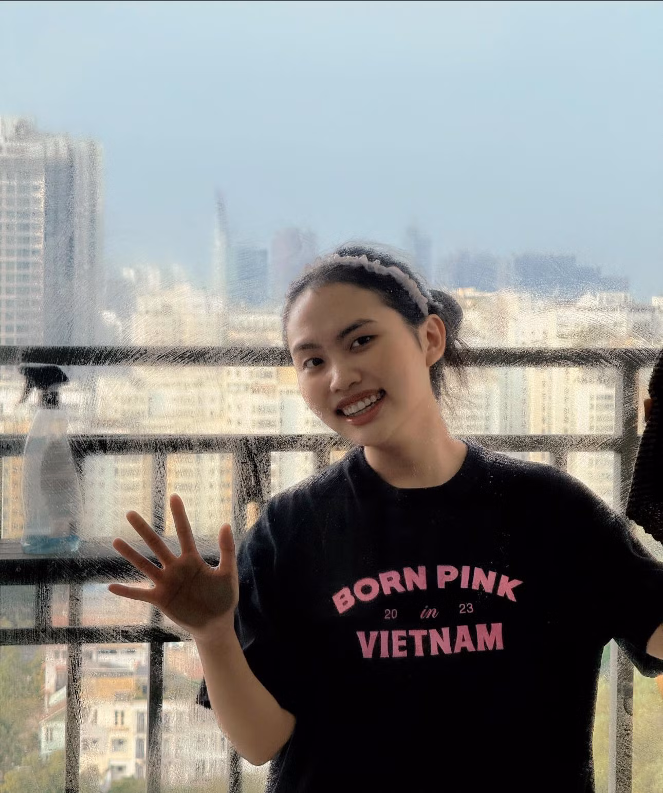 Phương Mỹ Chi cập nhật nụ cười "tươi tắn" trong ngày "quốc tế dọn nhà".