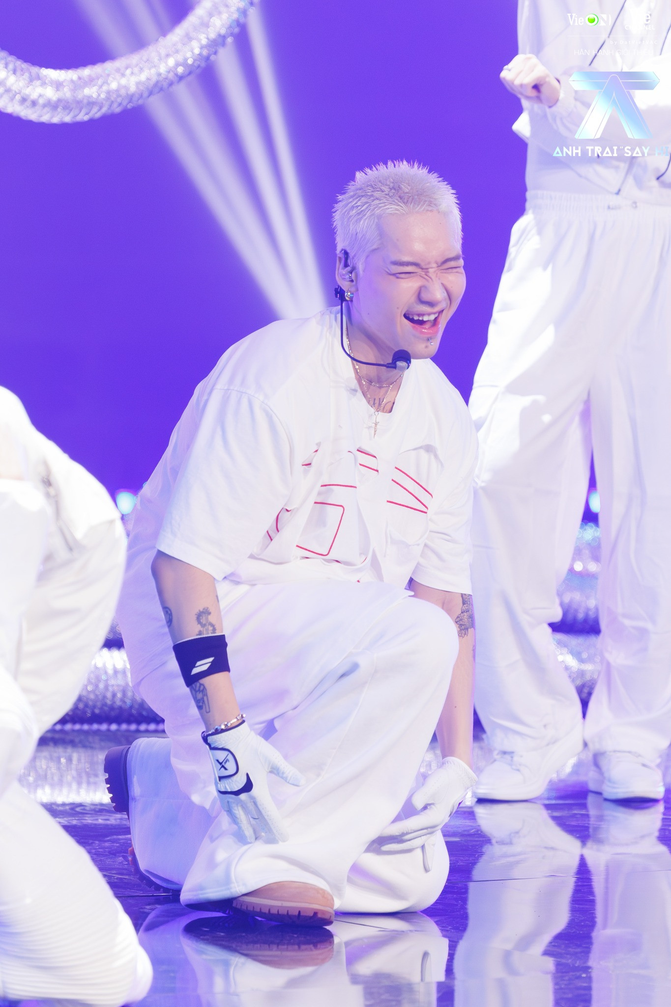 Trước sự cố mất file thu âm, đội Rhyder phải cùng lúc chia tay WEAN LE và Ali Hoàng Dương. Trước sự cố mất file thu âm, đội Rhyder phải cùng lúc chia tay WEAN LE và Ali Hoàng Dương.