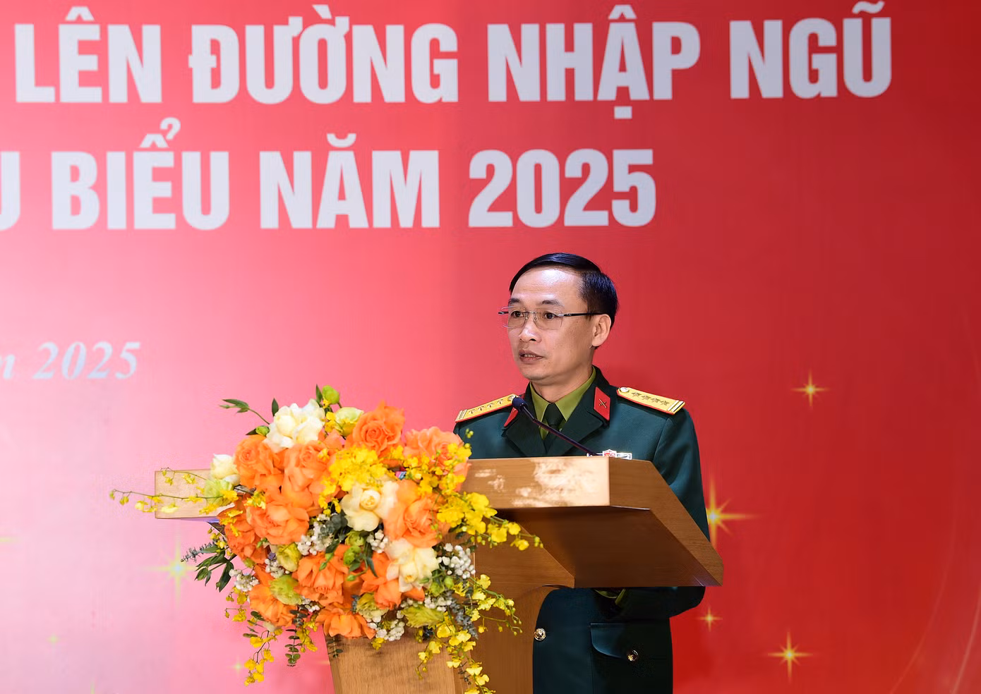 Đại tá Lưu Nam Tiến phát biểu tại chương trình. Ảnh: Xuân Tùng