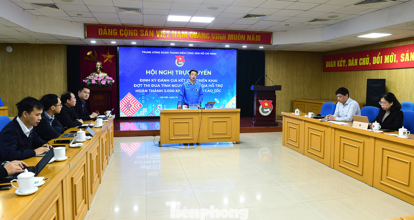 Hội nghị trực tuyến định kì đánh giá kết quả triển khai đợt thi đua tình nguyện tham gia hỗ trợ hoàn thành 3.000km đường bộ cao tốc. Ảnh: Xuân Tùng Hội nghị trực tuyến định kì đánh giá kết quả triển khai đợt thi đua tình nguyện tham gia hỗ trợ hoàn thành 3.000km đường bộ cao tốc. Ảnh: Xuân Tùng