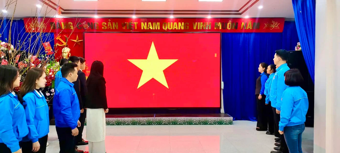 Các cấp bộ Đoàn tại Hà Giang tổ chức lễ chào cờ trong sáng 3/2. Ảnh: TĐHG