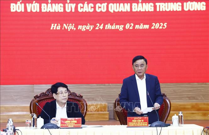Uỷ viên Bộ Chính trị, Thường trực Ban Bí thư, Bí thư Đảng uỷ các cơ quan Đảng Trung ương Trần Cẩm Tú phát biểu.