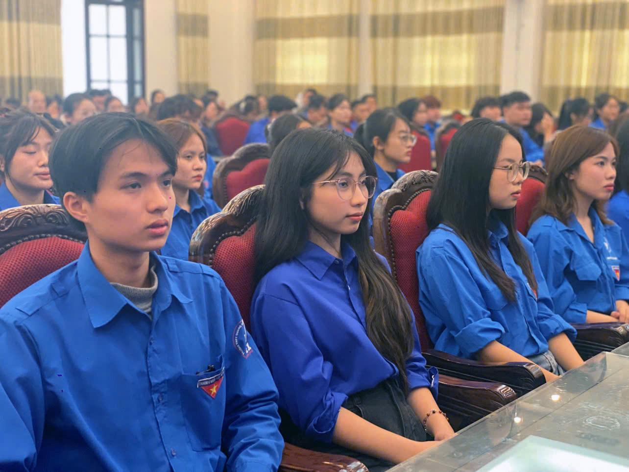 Đoàn viên thanh niên tham gia lớp tập huấn các đội hình "Bình dân học vụ số". Đoàn viên thanh niên tham gia lớp tập huấn các đội hình "Bình dân học vụ số".