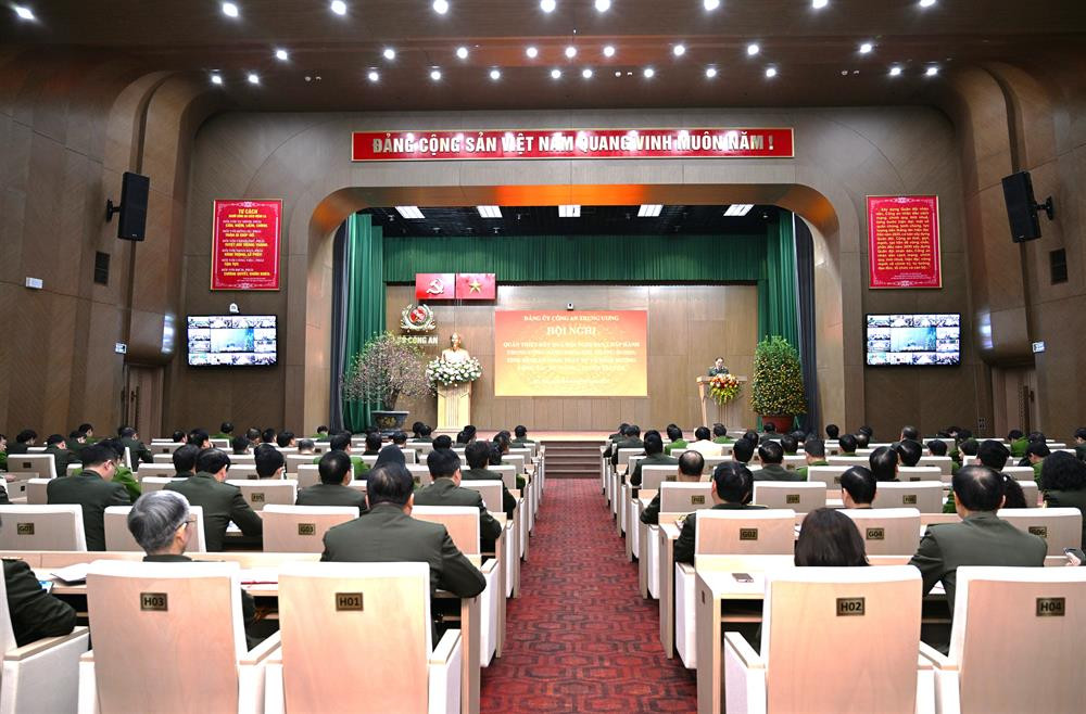 Hội nghị được kết nối trực tuyến đến hội trường Công an các tỉnh, thành phố trực thuộc Trung ương. Hội nghị được kết nối trực tuyến đến hội trường Công an các tỉnh, thành phố trực thuộc Trung ương.