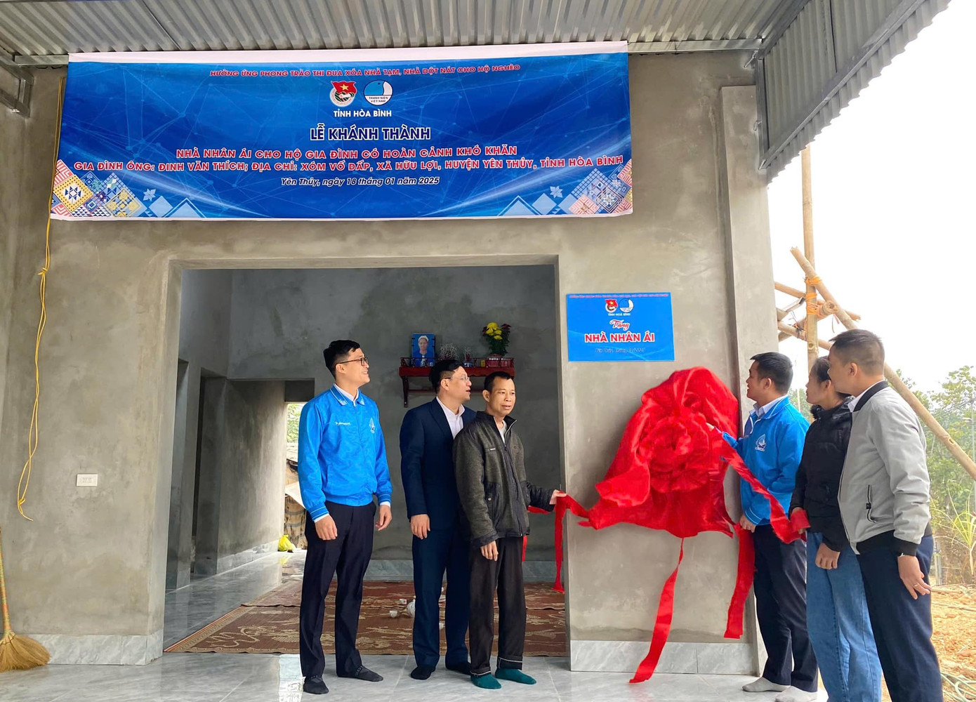 Tuổi trẻ Hoà Bình triển khai cuộc vận động xóa nhà tạm, nhà dột nát. Ảnh: TĐHB Tuổi trẻ Hoà Bình triển khai cuộc vận động xóa nhà tạm, nhà dột nát. Ảnh: TĐHB