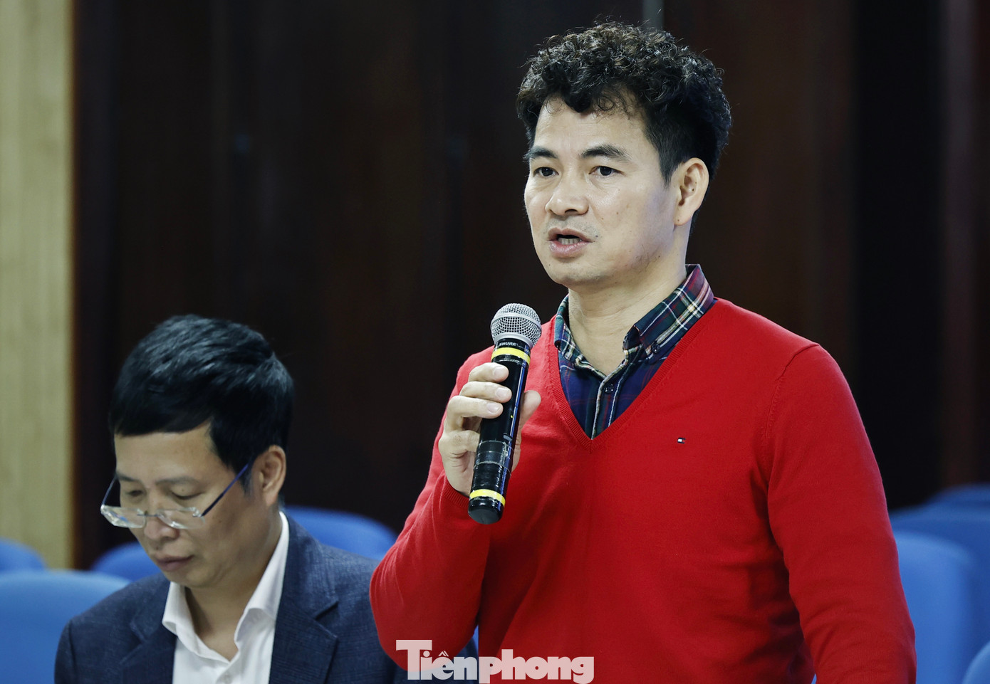 NSND Nguyễn Xuân Bắc trao đổi ý kiến tại cuộc họp. NSND Nguyễn Xuân Bắc trao đổi ý kiến tại cuộc họp.