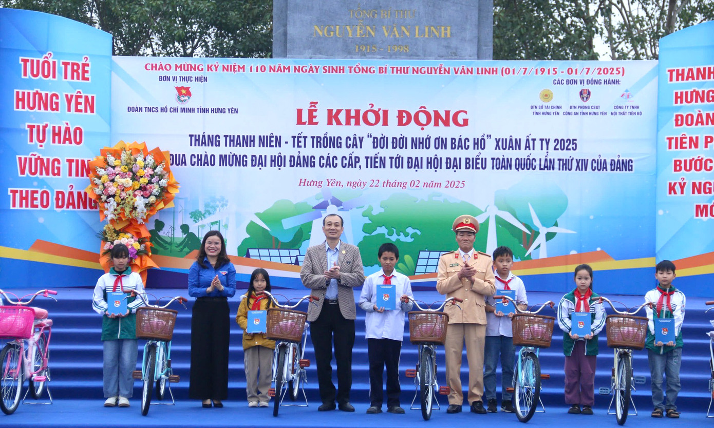 Nhiều công trình, nguồn lực được trao tặng trong lễ ra quân Tháng Thanh niên 2025 tại Hưng Yên. Ảnh: Đăng Đạt/TĐHY Nhiều công trình, nguồn lực được trao tặng trong lễ ra quân Tháng Thanh niên 2025 tại Hưng Yên. Ảnh: Đăng Đạt/TĐHY