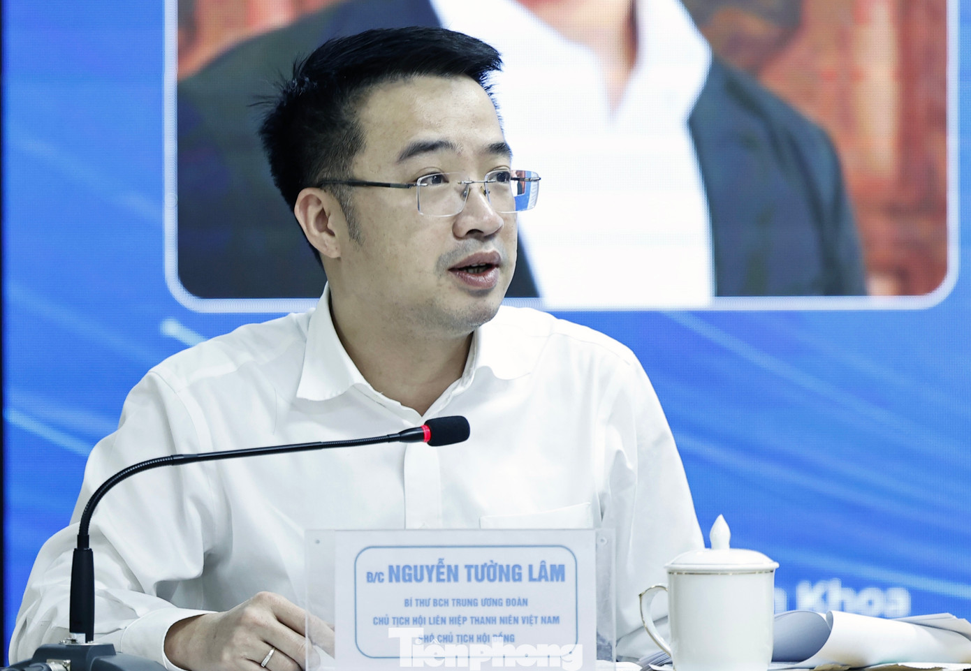 Anh Nguyễn Tường Lâm trao đổi tại cuộc họp. Anh Nguyễn Tường Lâm trao đổi tại cuộc họp.