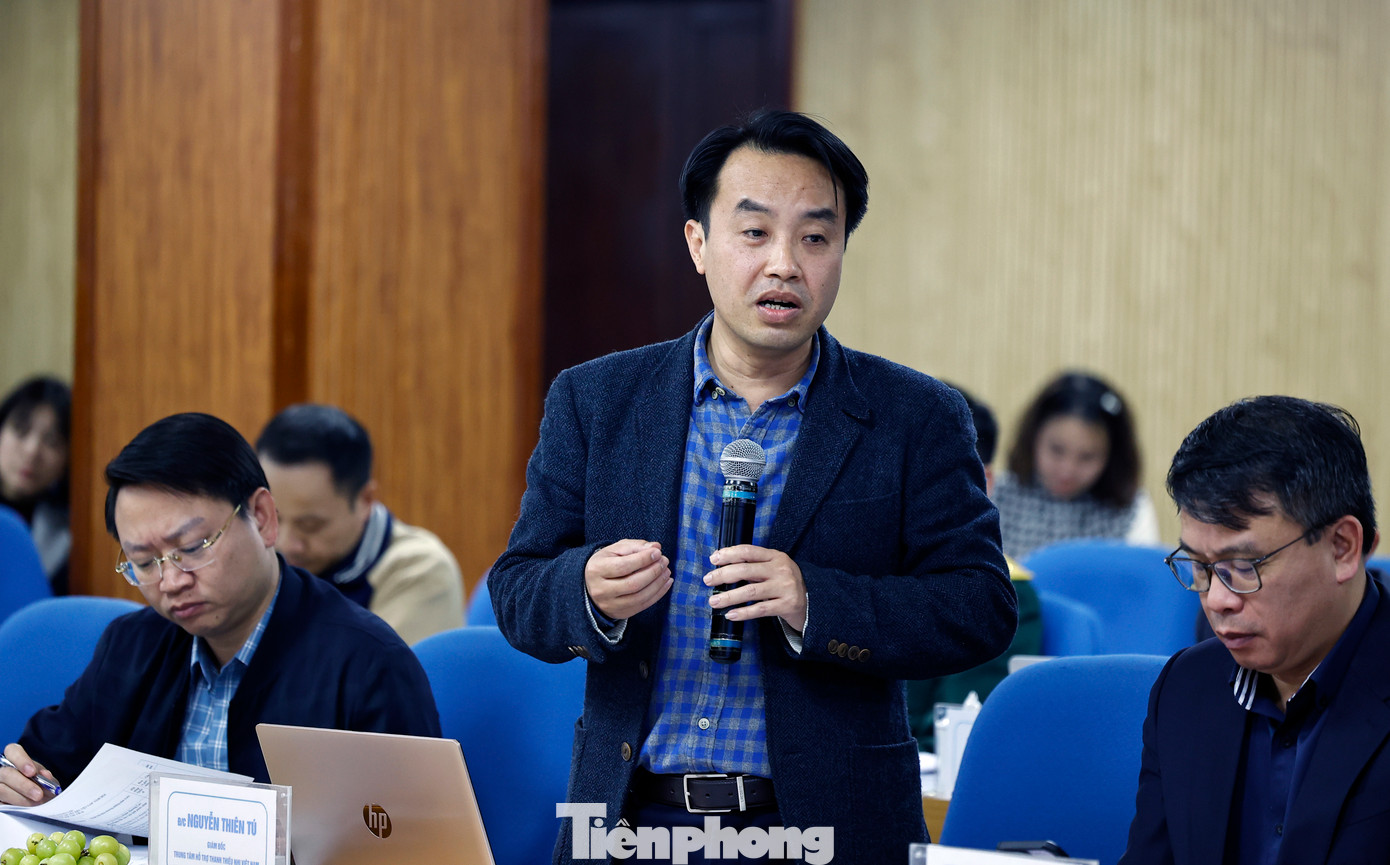 Anh Nguyễn Thiên Tú phát biểu ý kiến tại cuộc họp. Anh Nguyễn Thiên Tú phát biểu ý kiến tại cuộc họp.