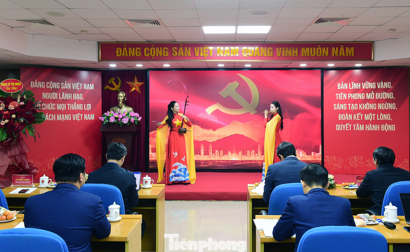 Tiết mục văn nghệ chào mừng Đại hội. Ảnh: Xuân Tùng Tiết mục văn nghệ chào mừng Đại hội. Ảnh: Xuân Tùng