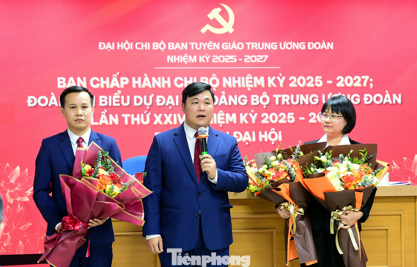 Thay mặt Chi ủy Ban Tuyên giáo nhiệm kỳ mới, anh Nguyễn Thái An phát biểu nhận nhiệm vụ. Ảnh: Xuân Tùng Thay mặt Chi ủy Ban Tuyên giáo nhiệm kỳ mới, anh Nguyễn Thái An phát biểu nhận nhiệm vụ. Ảnh: Xuân Tùng