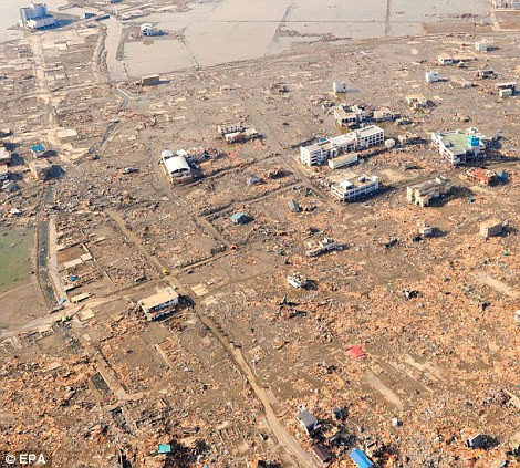 Những cơn sóng thần cuốn trôi toàn bộ vùng Rikuzentakata chỉ trong vòng vài phút Những cơn sóng thần cuốn trôi toàn bộ vùng Rikuzentakata chỉ trong vòng vài phút