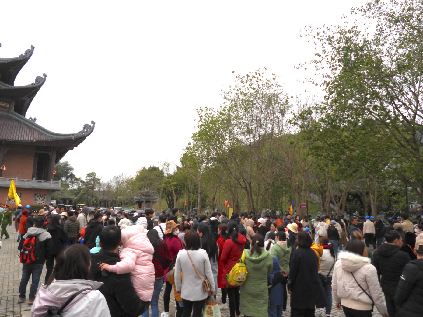 Hàng vạn người dân đổ về dự lễ hội chùa Bái Đính năm 2023. Ảnh: Đ.H