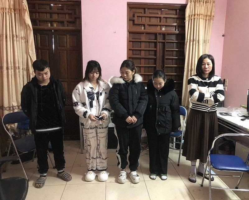 Các đối tượng trong đường dây lừa đảo. Các đối tượng trong đường dây lừa đảo.