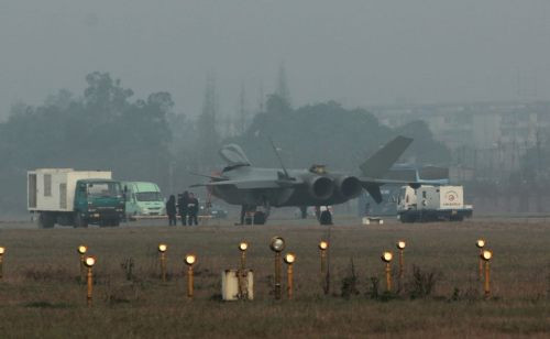 Trung Quốc tin rằng sau năm 2022, tiêm kích nội địa J-20 sẽ giúp không quân nước này giữ vai trò 'đàn anh' ở Đông Á. Trung Quốc tin rằng J-20 sẽ giúp không quân nước này giữ vai trò 'anh cả' ở Đông Á