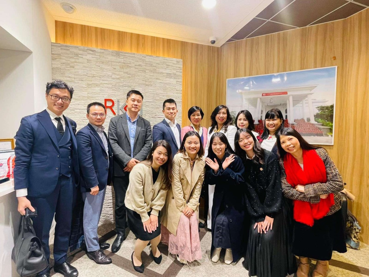 Thứ trưởng Lê Thị Thu Hằng tại cuộc gặp gỡ các trí thức người Việt tại Nhật Bản. Thứ trưởng Lê Thị Thu Hằng tại cuộc gặp gỡ các trí thức người Việt tại Nhật Bản.