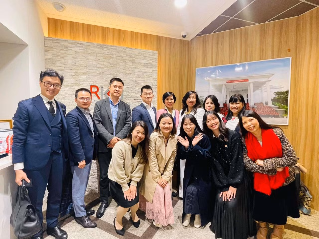 Thứ trưởng Lê Thị Thu Hằng tại cuộc gặp gỡ các trí thức người Việt tại Nhật Bản.