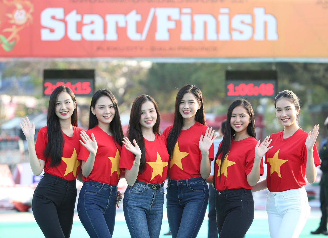 Các người đẹp cũng sẽ tham gia chạy cổ động trong Giải Vô địch Quốc gia Marathon và cự ly dài Báo Tiền phong diễn ra ngày mai (28/3).