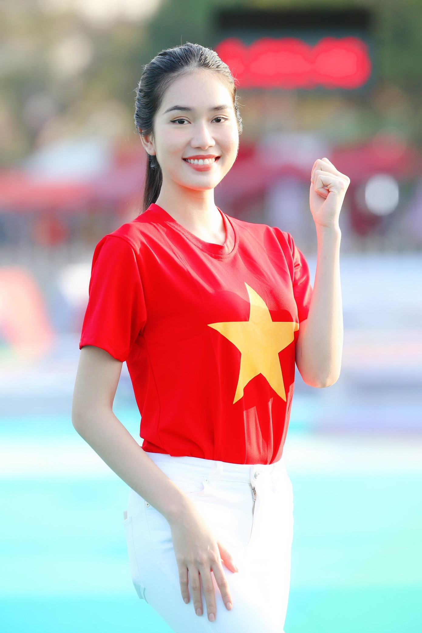 Á hậu Phương Anh là một trong những người đẹp đầu tiên đăng kí tham gia Giải Vô địch Quốc gia Marathon và Cự ly dài Báo Tiền Phong. “Bản thân mình luôn thích những hoạt đông thể thao cộng đồng. Nên khi biết báo Tiền phong tổ chức giải chạy, mình đã không ngần ngại đăng ký. Mình cũng không đặt mục tiêu cao trong giải chạy, chỉ mong không ngất xỉu là được”- Phương Anh chia sẻ.