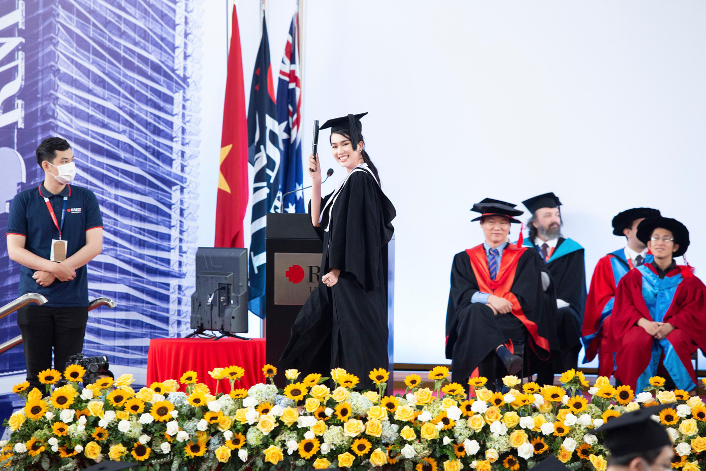 Với số điểm 3.5/4.0, Phương Anh đã tốt nghiệp thủ khoa của ngành và đứng trong top 15% sinh viên có điểm tốt nghiệp cao nhất của ngành từ trước đến nay.