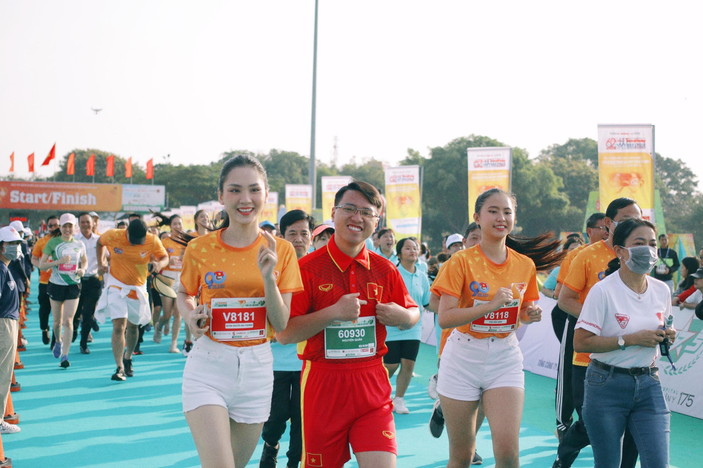 Người đẹp Nhân ái Huỳnh Nguyễn Mai Phương không giấu được niềm vui khi cán đích cự ly 5km. Mai Phương cho biết vì cô thường xuyên chạy bộ ở nhà cùng với ba nên thể lực khá tốt. Tuy nhiên, Mai Phương hạnh phúc vì vượt qua được giới hạn của chính bản thân mình.