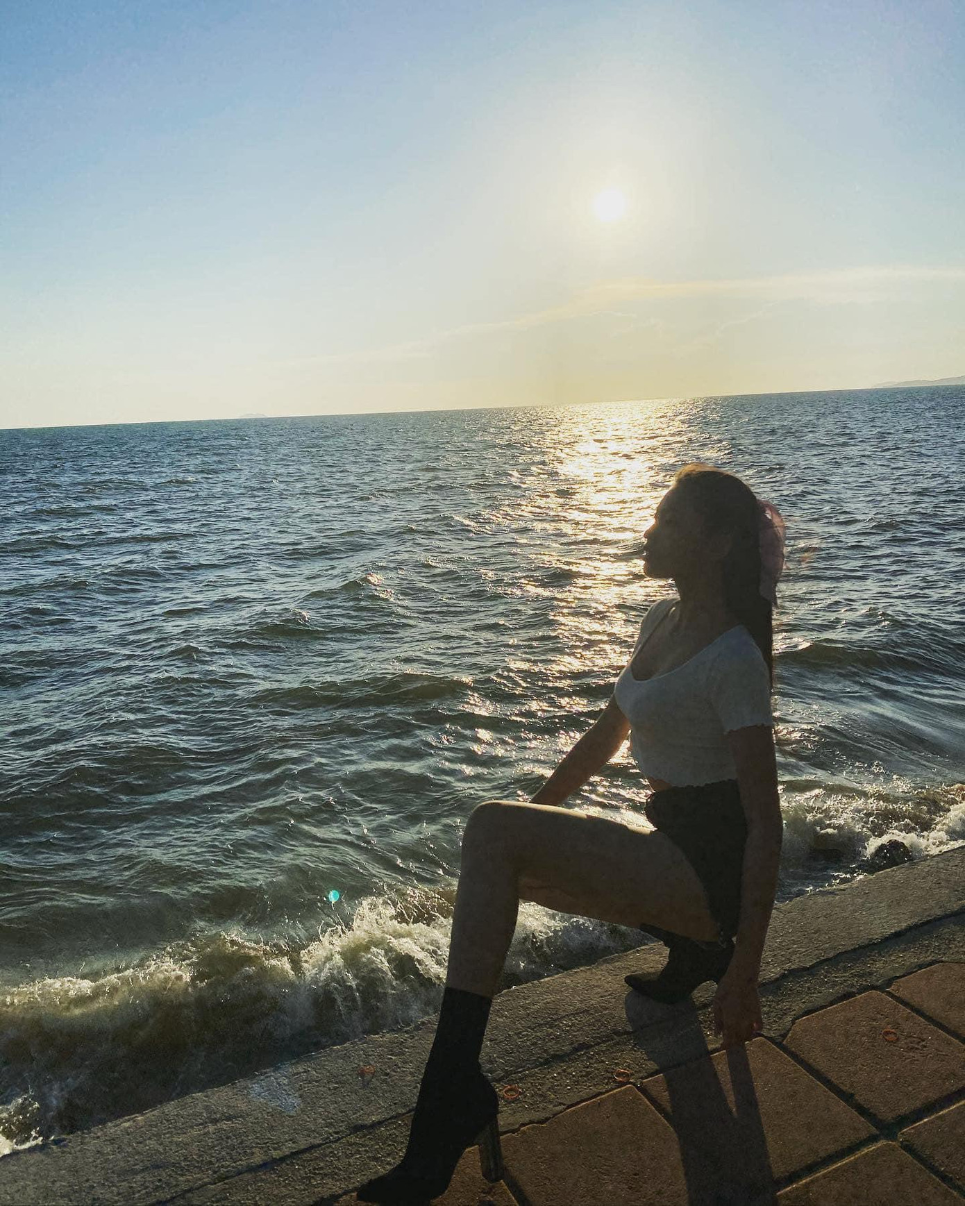 Đối với Thảo thói quen mỗi ngày là xem mọi người góp ý gì về mình, xem mình sai ở đâu chưa đúng chỗ nào để sửa đổi và cố gắng hơn nữa từ layout đến trang phục và thay đổi tích cực mỗi ngày. Vì thực sự kinh nghiệm chinh chiến Thảo không nhiều và Thảo không quá xuất sắc về mọi mặt còn cần anh chị và mọi người chỉ dạy.