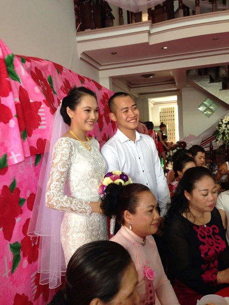 Đỗ Bình Dương và cô vợ xinh đẹp trong lễ ăn hỏi