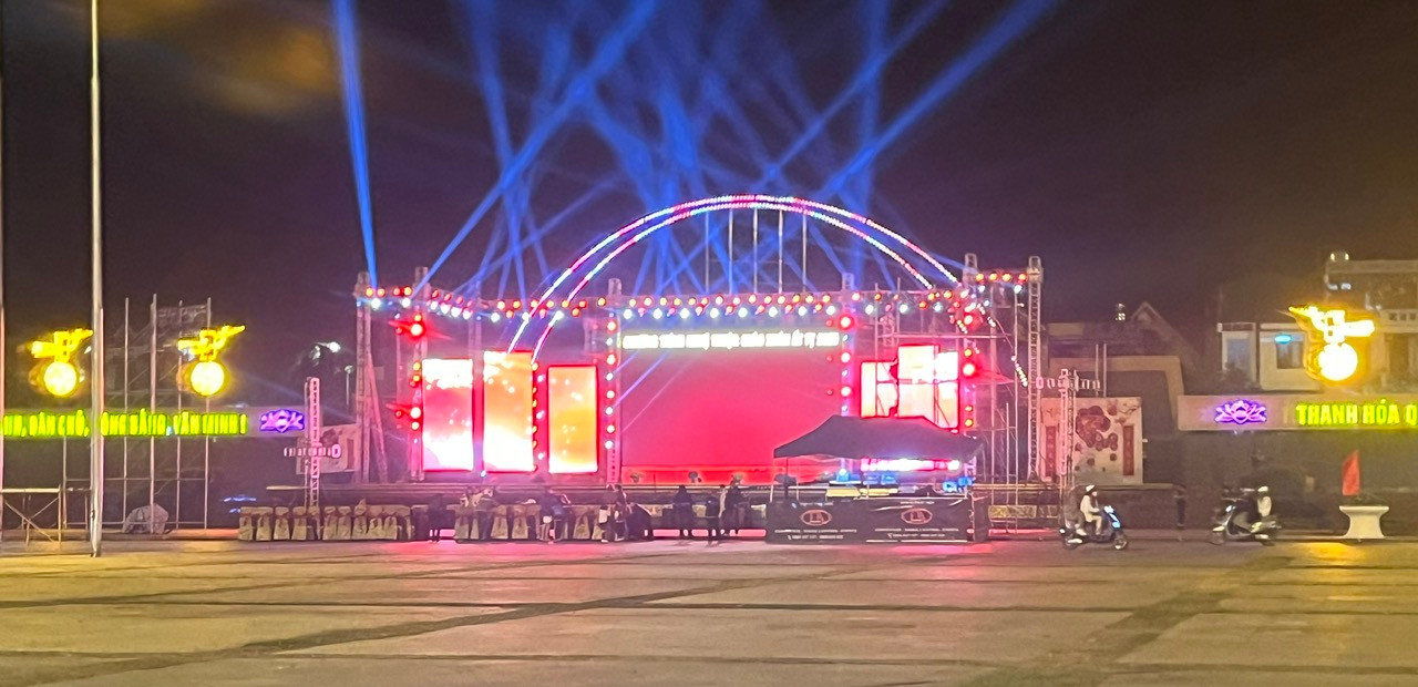 Khu vực quảng trường Lam Sơn, điểm bắn pháo hoa vào thời khắc giao thừa Khu vực quảng trường Lam Sơn, điểm bắn pháo hoa vào thời khắc giao thừa